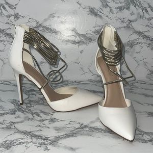 White & gold stiletto 5” heels.